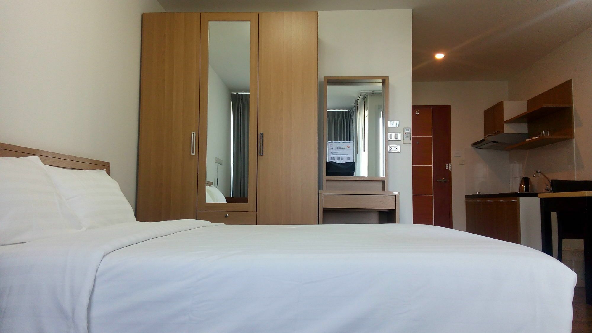 Winner Serviced Apartment Si Maha Phot Екстериор снимка